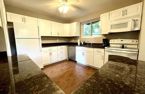 Ann Arbor Maison | Rare Find: 3-Bedroom 1 Mile from Downtown & Michigan Stadium w/ Free Parking