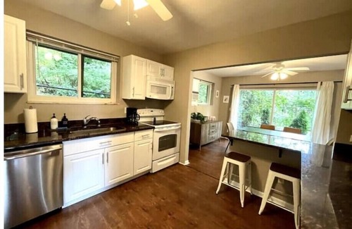 Ann Arbor Maison | Rare Find: 3-Bedroom 1 Mile from Downtown & Michigan Stadium w/ Free Parking