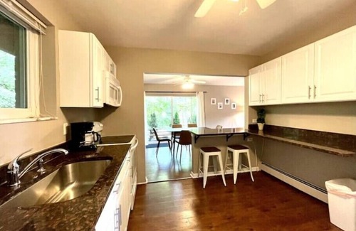 Ann Arbor Maison | Rare Find: 3-Bedroom 1 Mile from Downtown & Michigan Stadium w/ Free Parking
