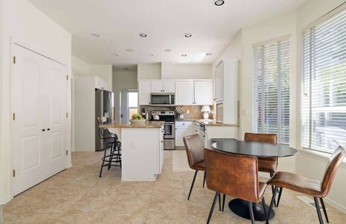 Oak Hills Maison | Stylish 3 Bedroom Family Home
