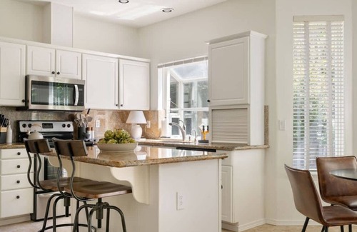 Oak Hills Maison | Stylish 3 Bedroom Family Home