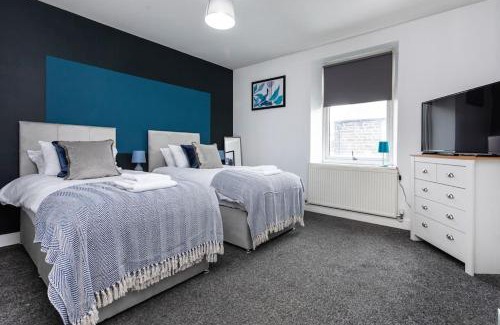 Burnley Maison | Stylish 3 bedroom home - ideal for all guest types- free parking