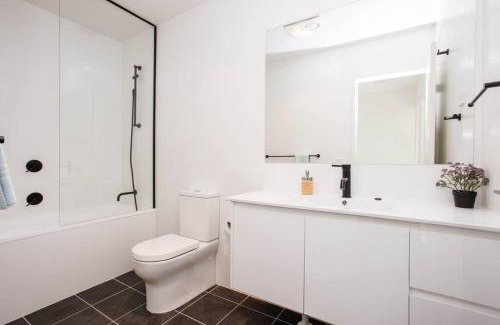 Moncrieff Maison | Stylish 3 BR Townhouse at Moncrieff Close To Playground