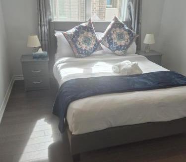Milton Maison | Stylish 3BR 2.5 Bath Townhouse with Patio and parking