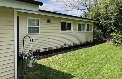 Airport Township Maison | Stylish 3br 2 bath close to downtown, the airport, and freeways.