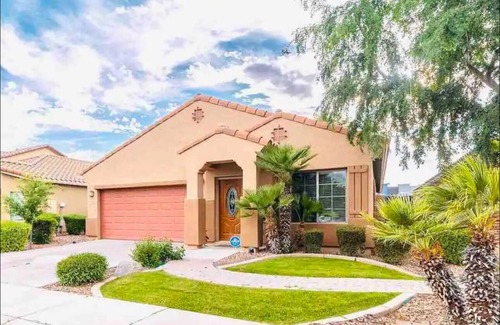Glendale Maison | Stylish 3BR/2BA in Gated Community-Walk to Westgate Entertainment District!