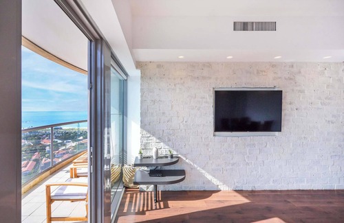 Neve Tzedek Appartement | Stylish 3BR Amazing Sea View W/Parking by HolyGuest