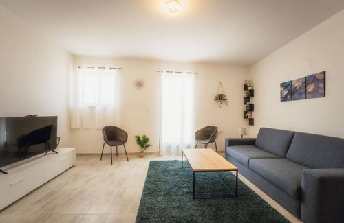 Xewkija Appartement | Stylish 3BR Gozo Escape with Wifi & Homey Touches!