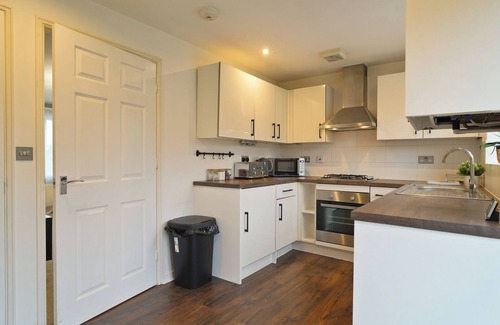 Grenoside Appartement | Stylish 3BR Home w/Garden and Parking in Sheffield