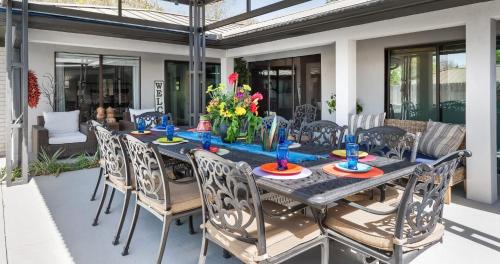 Horseshoe Bay Maison | Stylish 3BR House with Swimming Pool and Walking to HSB Resort