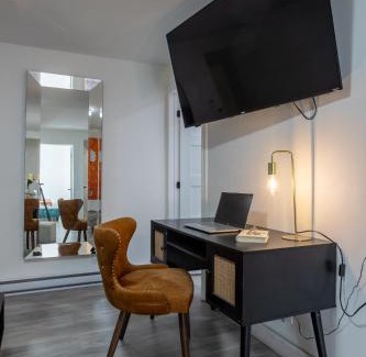 Sainte-Marie Appartement | Stylish 3BR in Montreal Village
