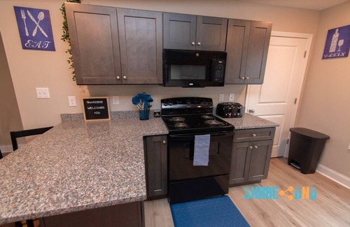 Jacksonville Maison | Stylish 3BR Stay w/Fast Wi-Fi + Parking