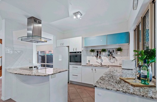Bulimba Appartement | Bulimba Central 3BD, Pet Friendly, Courtyard Avail