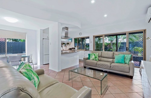 Bulimba Appartement | Bulimba Central 3BD, Pet Friendly, Courtyard Avail