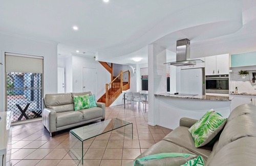 Bulimba Appartement | Bulimba Central 3BD, Pet Friendly, Courtyard Avail