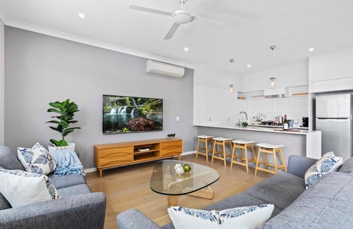 Camp Hill Appartement | Stylish 3BR Townhouse CampHill - WiFi, Parking
