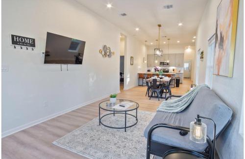 Denver Heights Maison | Stylish 3BR2BA Urban Retreat Near Lively Downtown