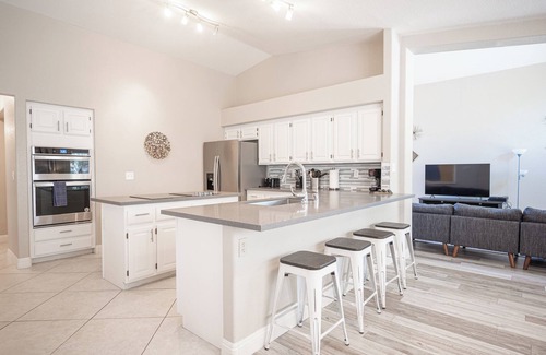 Green Valley North Maison | Stylish 4 Bed, 3 Bath in Henderson/Green Valley!