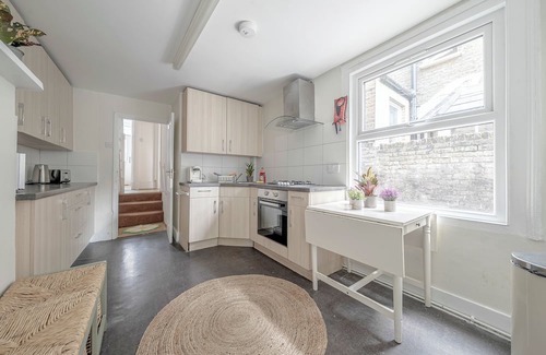 Ferndale Maison | Stylish 4-Bed Brixton Home