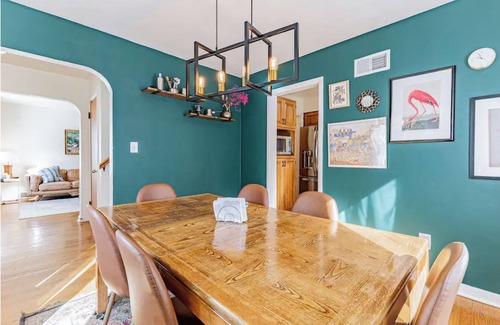 Champaign Maison | Stylish 4 Bedroom Home minutes from Downtown Champaign & Campus