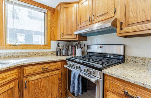 Champaign Maison | Stylish 4 Bedroom Home minutes from Downtown Champaign & Campus