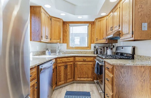 Champaign Maison | Stylish 4 Bedroom Home minutes from Downtown Champaign & Campus