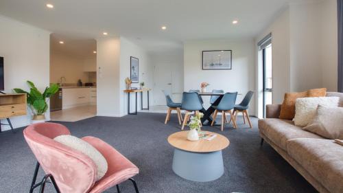 Pukehangi Maison | Stylish 4 Bedroom house Brand New in Rotorua