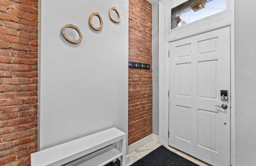 East Allegheny Maison | Stylish 4 Bedroom Loft Home, North Shore, City Skyline View Close to NHL, NFL