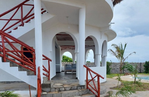 Malindi Marine National Park Maison | Stylish - 4 Bedroom Round Villa - With Pool