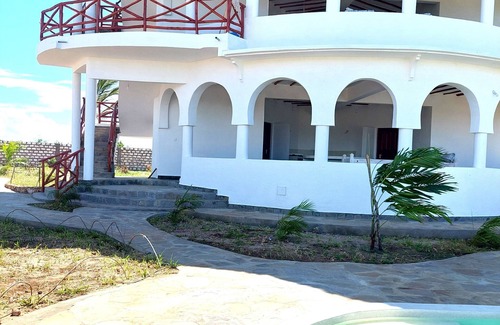 Malindi Marine National Park Maison | Stylish - 4 Bedroom Round Villa - With Pool