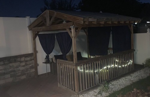 Kenilworth Maison | Stylish 4 bedroom with fireplace