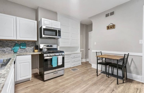 Bloomfield Maison | Stylish 4BR Downtown Pitt-Walk Everywhere+King bed