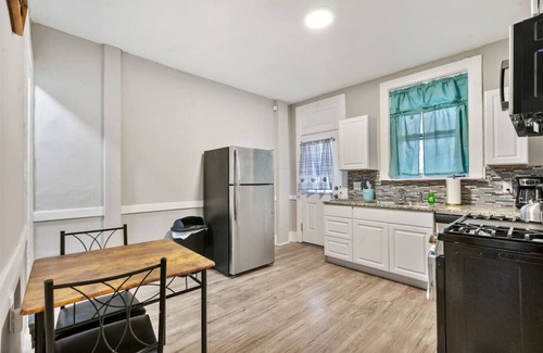 Bloomfield Maison | Stylish 4BR Downtown Pitt-Walk Everywhere+King bed