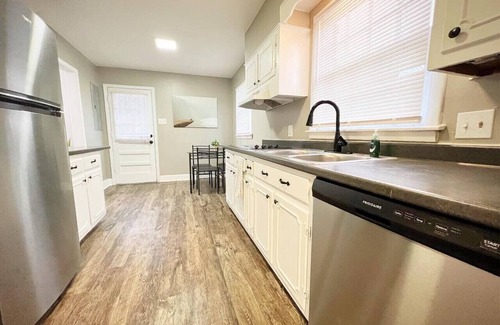 East Memphis Maison | Stylish 4BR Home Large Backyard Prime Location