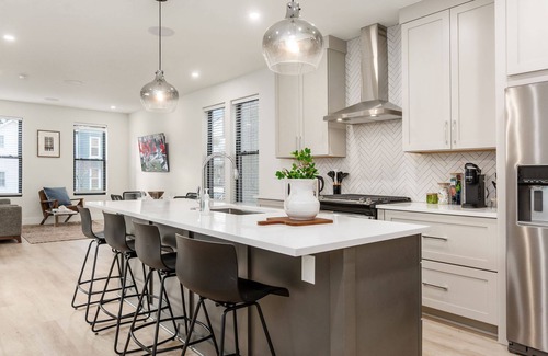 Merion Village Maison | Stylish 4BR in Merion Village PD