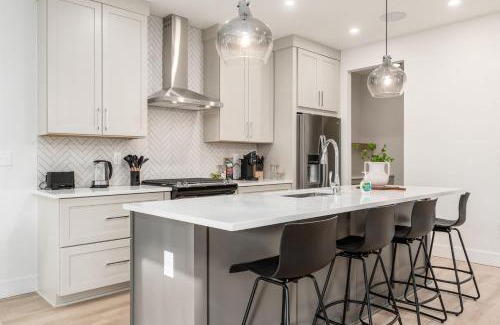 Merion Village Maison | Stylish 4BR in Merion Village PD
