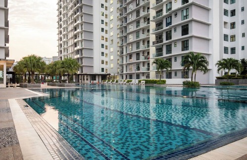 Johor Bahru Appartement | Stylish 4BR Near Paradigm Mall, Pool, Free Parking