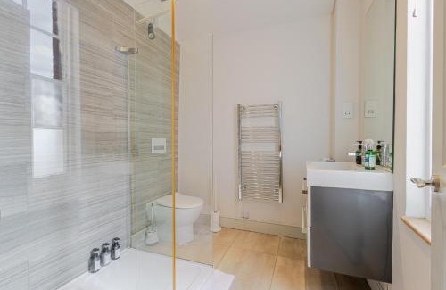 Leamington Spa Appartement | Stylish 5-Bed Townhouse in Prime Leamington Spa