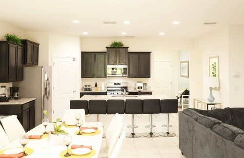 Loughman Villa | Stylish 5BR Pool Home at Solterra Near Theme Parks