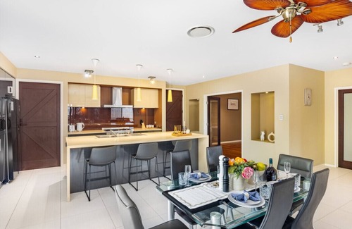 Stretton Maison | Stylish 6BR Family-friendly House @ Stretton