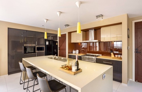 Stretton Maison | Stylish 6BR Family-friendly House @ Stretton