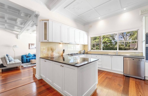 Strathfield Maison | Stathfield Stylish 6br house with Pool/Tennis