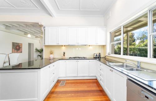 Strathfield Maison | Stylish 6BR Strathfield House Tennis & Fun Games