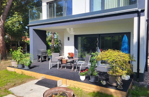 Ziegenhals Maison | Stylish accommodation near the water with large double garage and home gym