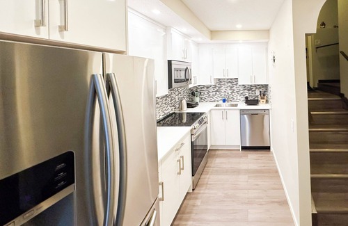 Northwest Calgary Appartement | Stylish and Cozy newly built home-like setting. Great location in NW Calgary.