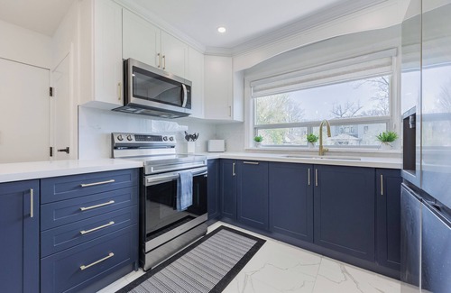 West Oakville Maison | Stylish, and Fully Renovated Bungalow Retreat