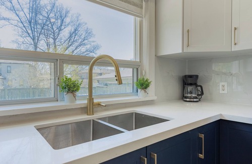 West Oakville Maison | Stylish, and Fully Renovated Bungalow Retreat