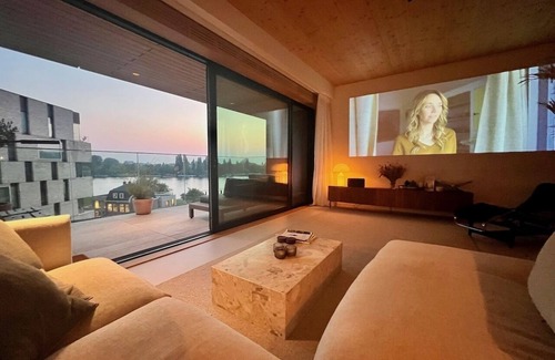 Frankendael Appartement | Stylish and Luxurious Apartment Overlooking the Amstel River