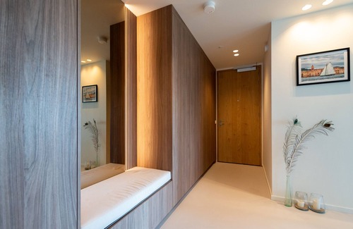 Frankendael Appartement | Stylish and Luxurious Apartment Overlooking the Amstel River