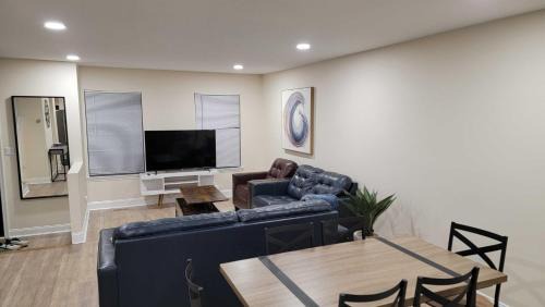 Clifton Maison | Stylish and Spacious Luxury End-Unit TH - Near IAD